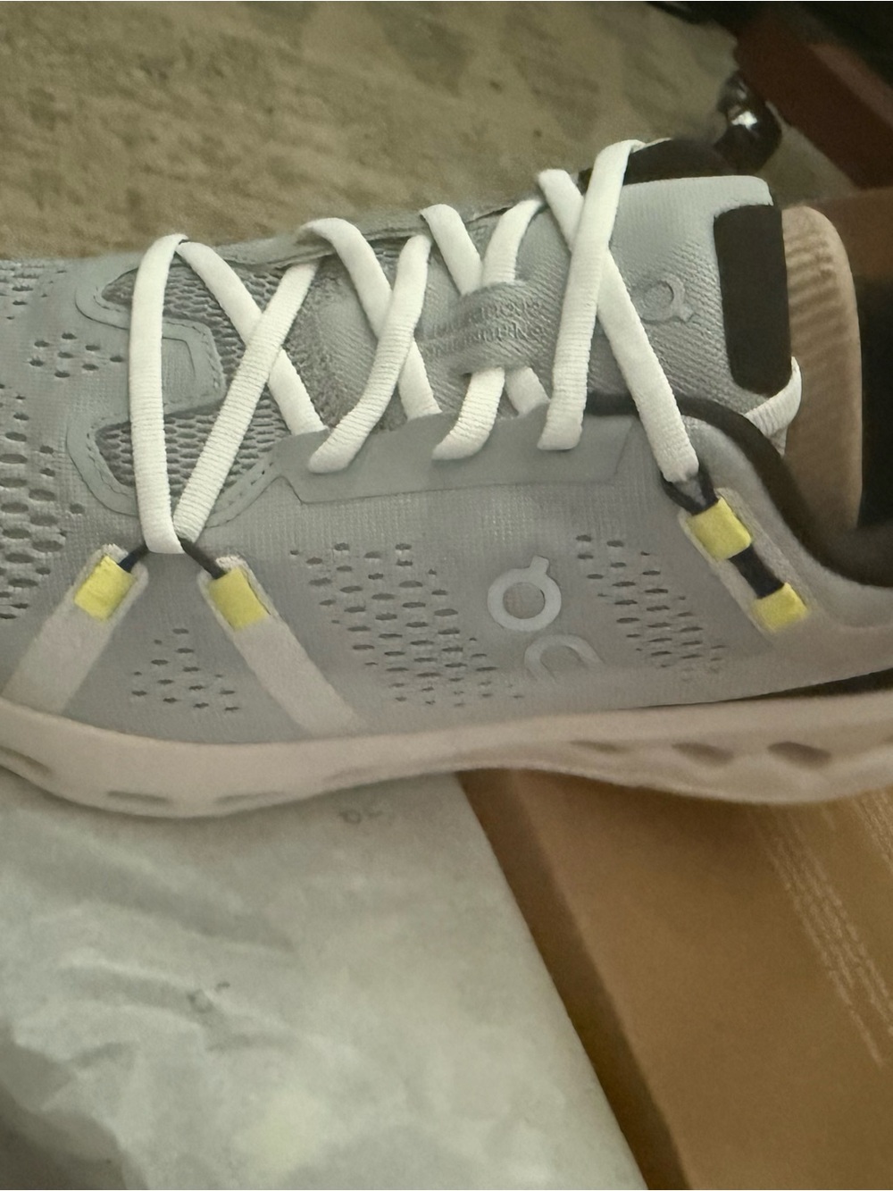 On Cloud cloud surfer 2 size 9M **New**